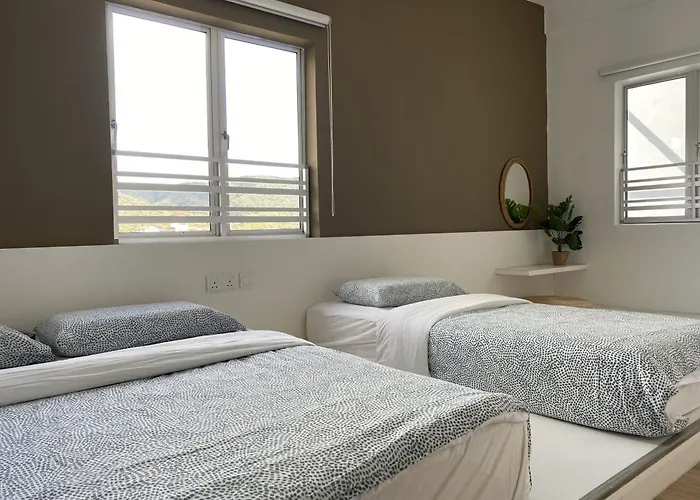 Emerald Avenue Cozy 3R3B Apartment 830