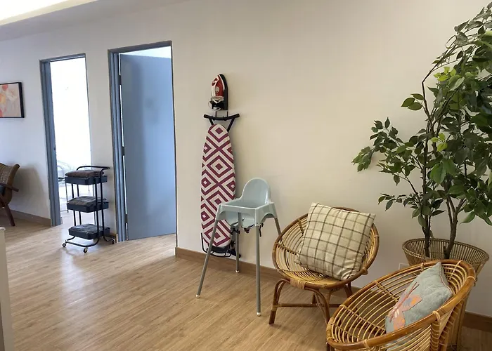 Emerald Avenue Cozy 3R3B Apartment 830