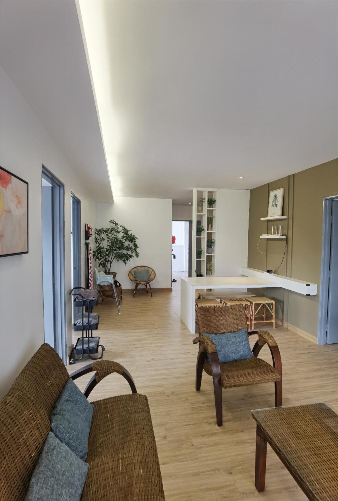 Emerald Avenue Cozy 3r3b 830 Apartment *