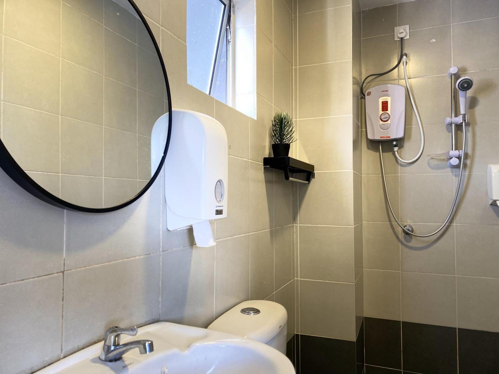 Emerald Avenue Cozy 3r3b 830 Apartment